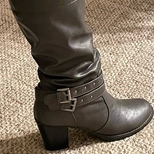 Women’s grey boots w/heel